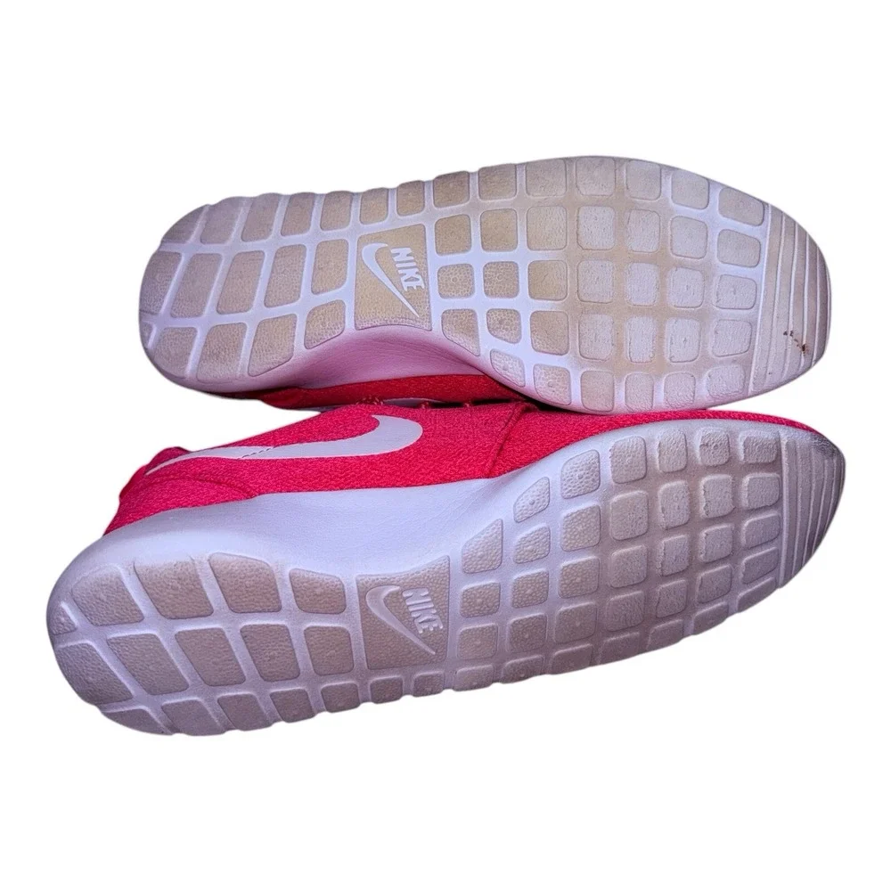 Nike Roshe One Women's Pink White Running Shoes Low Top Size 8.5 844994-600